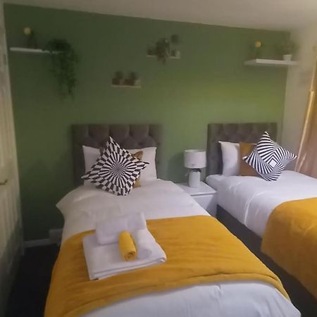 Golden Plush Suites - Beautiful Luxury 3 Bed House In Лестър Екстериор снимка