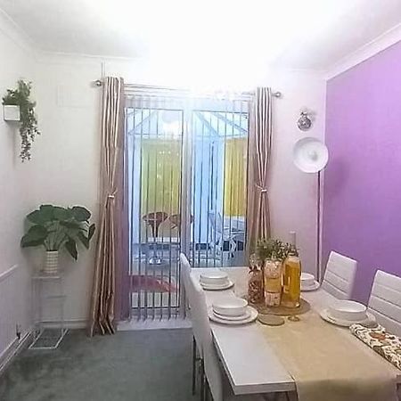 Golden Plush Suites - Beautiful Luxury 3 Bed House In Лестър Екстериор снимка