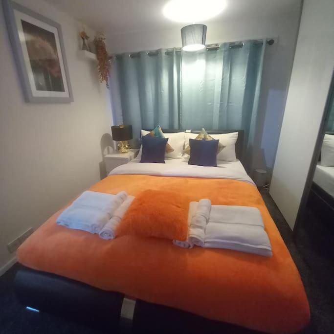 Golden Plush Suites - Beautiful Luxury 3 Bed House In Лестър Екстериор снимка