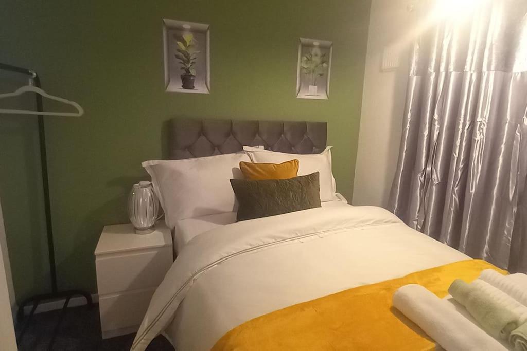 Golden Plush Suites - Beautiful Luxury 3 Bed House In Лестър Екстериор снимка