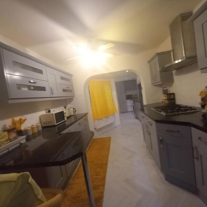 Golden Plush Suites - Beautiful Luxury 3 Bed House In Лестър Екстериор снимка
