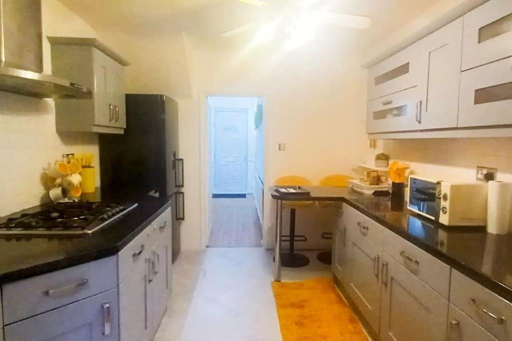 Golden Plush Suites - Beautiful Luxury 3 Bed House In Лестър Екстериор снимка