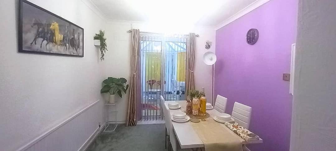 Golden Plush Suites - Beautiful Luxury 3 Bed House In Лестър Екстериор снимка